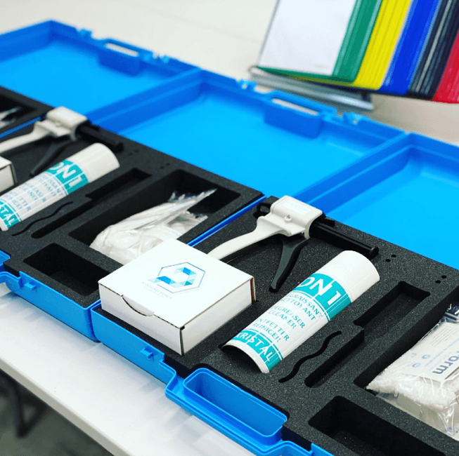 Mallette Plastiform avec des produits kristal